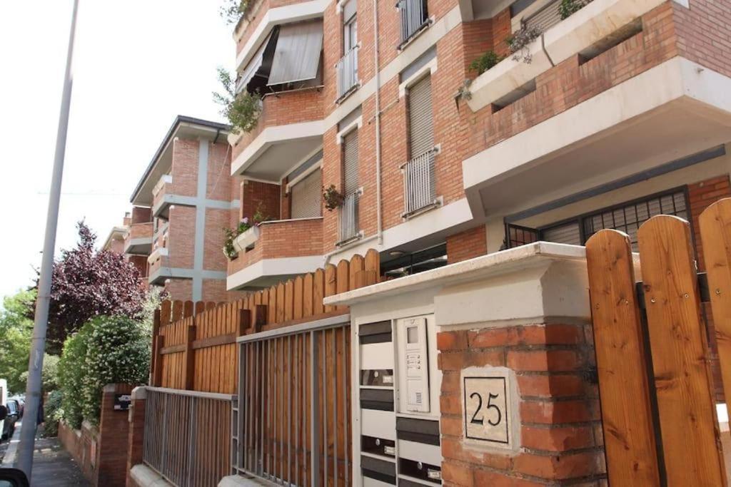 Cozy Vatican Flat With Courtyard, Rome